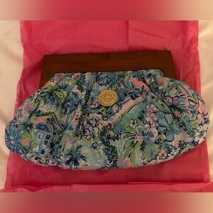 NWT LILLY PULITZER CLUTCH BAG LILLYS HOUSE BERMUDA BAG NEW IN BOX YEARLY GIFT